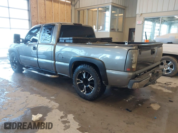 2006 Chevrolet Silverado 1500 Work Truck with VIN 1GCEC19X76Z300027, listed as a IAAI auction lot 41378404 with 171,637 mi miles. Bid and sale history available at carsss.com. Image 3.