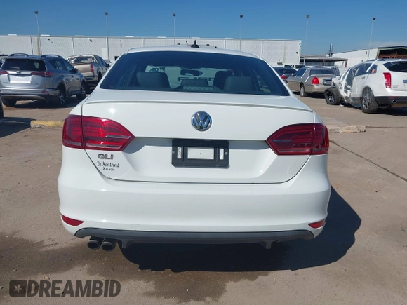 2014 Volkswagen Jetta GLI Edition 30 z VIN 3VW4S7AJ3EM278162, wystawiony jako IAAI lot #41649711 z przebiegiem 136 402 mil mil oraz . Historia ofert i sprzedaży dostępna na DreamBid. Obrazek 16.
