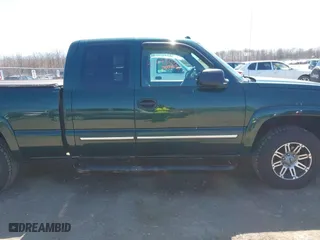 2004 Chevrolet Silverado 1500 Z71 with VIN 2GCEK19T541236477, listed as a IAAI auction lot 42045565 with 125,581 mi miles. Bid and sale history available at carsss.com. Image 13.