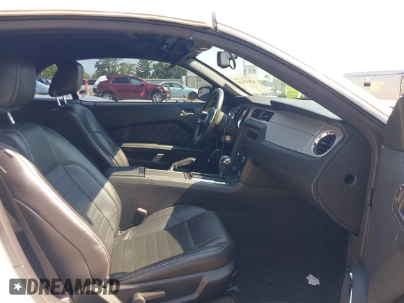 2011 Ford Mustang V6 with VIN 1ZVBP8EM3B5149522, listed as a IAAI auction lot 42657618 with 44,594 mi miles and . Bid and sale history available at DreamBid. Image 5.