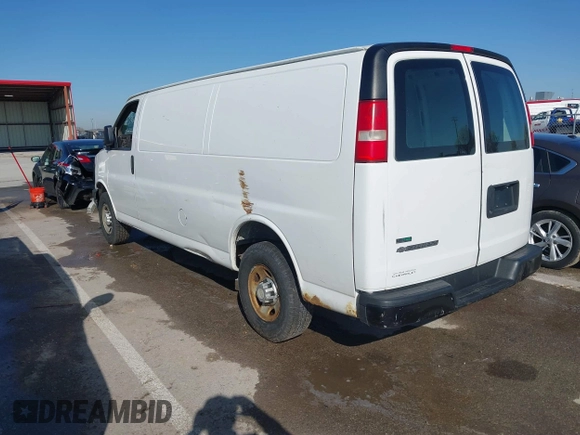 2011 Chevrolet Express Cargo Van with VIN 1GCWGGCA5B1112860, listed as a IAAI auction lot 41861159 with 533,977 mi miles. Bid and sale history available at carsss.com. Image 3.
