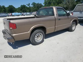 2002 GMC Sonoma SL with VIN 1GTCS145728187132, listed as a Copart auction lot 52917215 with 169,921 mi miles and Clean Title. Bid and sale history available at carsss.com. Image 3.
