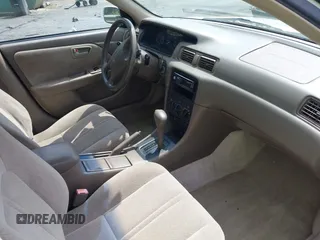2001 Toyota Camry CE z VIN 4T1BG22KX1U767696, wystawiony jako IAAI lot #42271803 z przebiegiem 130 927 mil mil oraz . Historia ofert i sprzedaży dostępna na DreamBid. Obrazek 5.