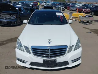 2013 Mercedes-Benz E-Class E 350 Luxury with VIN WDDHF5KB7DA739935, listed as a IAAI auction lot 41847836 with 136,783 mi miles. Bid and sale history available at carsss.com. Image 12.