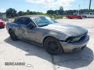 2011 Ford Mustang V6 z VIN 1ZVBP8EM3B5129187, wystawiony jako IAAI lot #42555189 z przebiegiem 199 261 mil mil oraz . Historia ofert i sprzedaży dostępna na DreamBid. Obrazek 1.