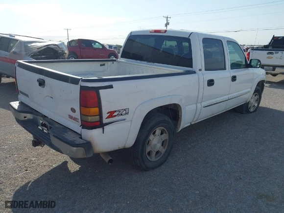 2006 GMC Sierra 1500 SLT with VIN 2GTEK13Z461260138, listed as a IAAI auction lot 41905141 with 382,152 mi miles. Bid and sale history available at carsss.com. Image 4.