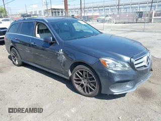 2014 Mercedes-Benz E 350 Luxury z VIN WDDHH8JB1EA825952, wystawiony jako IAAI lot #42136310 z przebiegiem 130 803 mil mil oraz . Historia ofert i sprzedaży dostępna na DreamBid. Obrazek 1.