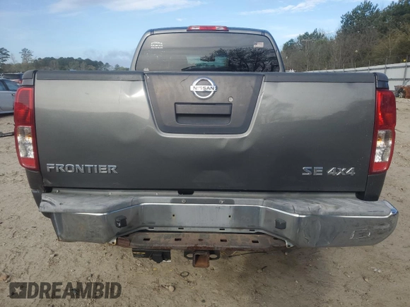 2009 Nissan Frontier SE z VIN 1N6AD09W69C423948, wystawiony jako Copart lot #50600545 z przebiegiem 221 181 mil mil oraz Czysty tytuł • Clean title. Historia ofert i sprzedaży dostępna na DreamBid. Obrazek 6.