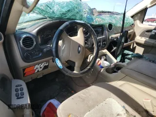 2004 Ford Expedition XLT z VIN 1FMPU16W94LB48958, wystawiony jako Copart lot #56475765 z przebiegiem Nie podano mil oraz Szkody całkowita. Historia ofert i sprzedaży dostępna na DreamBid. Obrazek 8.