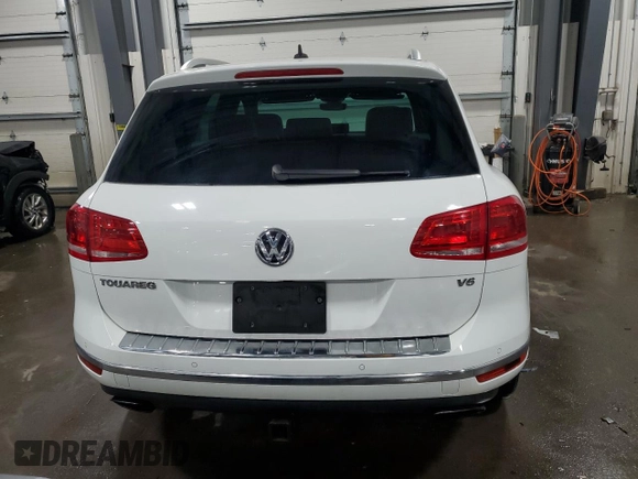 2017 Volkswagen Touareg Wolfsburg Edition z VIN WVGRF7BP7HD002143, wystawiony jako Copart lot #45328325 z przebiegiem 107 476 mil mil oraz Szkoda całkowita • Salvage title. Historia ofert i sprzedaży dostępna na DreamBid. Obrazek 6.