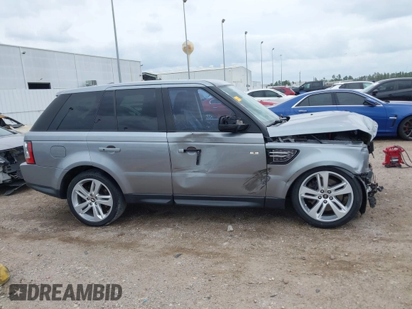 2013 Land Rover Range Rover Sport HSE Lux z VIN SALSK2D4XDA806027, wystawiony jako IAAI lot #42123248 z przebiegiem 141 504 mil mil oraz . Historia ofert i sprzedaży dostępna na DreamBid. Obrazek 14.