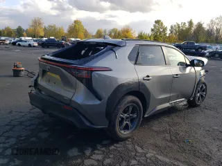 2023 Toyota bZ4X XLE z VIN JTMABACA7PA021943, wystawiony jako Copart lot #74597703 z przebiegiem Nie podano mil oraz . Historia ofert i sprzedaży dostępna na DreamBid. Obrazek 3.