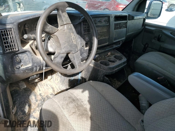 2003 Chevrolet Express Cargo z VIN 1GCHG35U531220101, wystawiony jako Copart lot #49040665 z przebiegiem 321 267 mil mil oraz Szkoda całkowita • Salvage title. Historia ofert i sprzedaży dostępna na DreamBid. Obrazek 8.