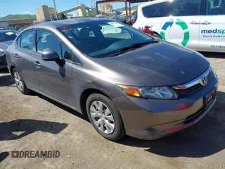 2012 Honda Civic LX z VIN 2HGFB2F58CH587746, wystawiony jako IAAI lot #41892347 z przebiegiem 138 232 mil mil oraz . Historia ofert i sprzedaży dostępna na DreamBid. Obrazek 1.