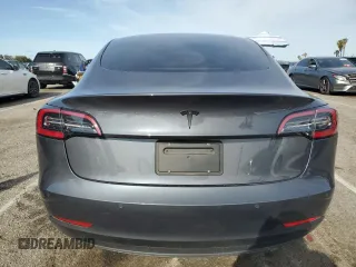 2022 Tesla Model 3 z VIN 5YJ3E1EA1NF337727, wystawiony jako Copart lot #51175655 z przebiegiem 40 551 mil mil oraz Szkoda całkowita • Salvage title. Historia ofert i sprzedaży dostępna na DreamBid. Obrazek 6.