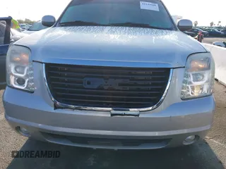 2010 GMC Yukon SLT with VIN 1GKUCCE00AR255901, listed as a IAAI auction lot 42149960 with 196,014 mi miles. Bid and sale history available at carsss.com. Image 6.