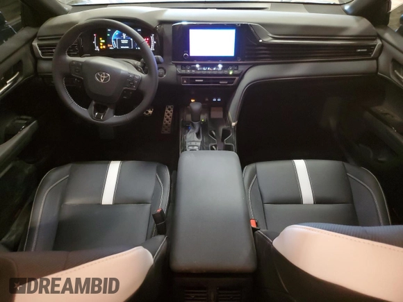 2025 Toyota Camry LE z VIN 4T1DBADK2SU527722, wystawiony jako Copart lot #53717815 z przebiegiem 1 442 mil mil oraz Nie do naprawy • Non repairable. Historia ofert i sprzedaży dostępna na DreamBid. Obrazek 8.