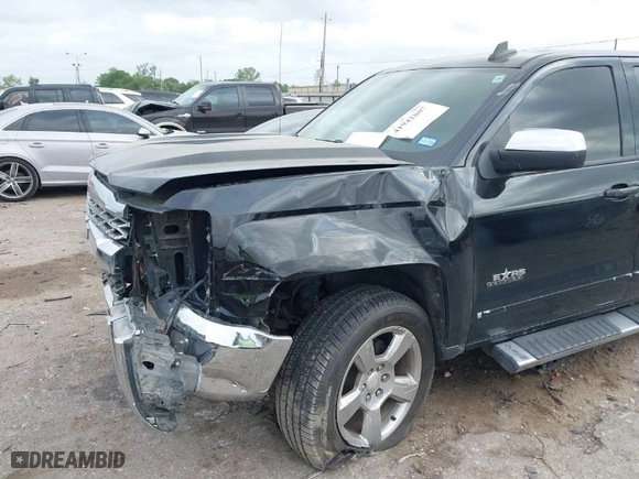 2018 Chevrolet Silverado 1500 LT with VIN 3GCPCREC5JG493118, listed as a IAAI auction lot 41942807 with 1 mi miles. Bid and sale history available at carsss.com. Image 6.