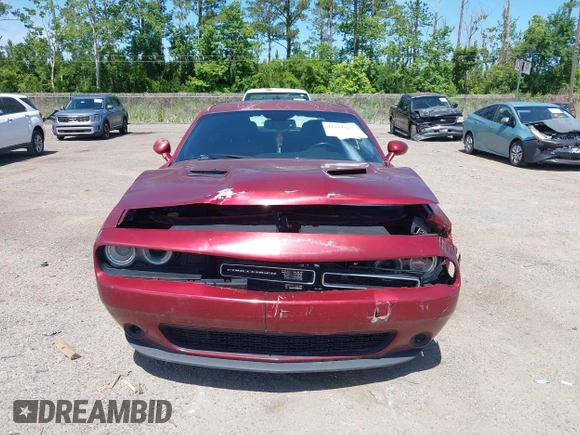2017 Dodge Challenger SXT z VIN 2C3CDZAG8HH568476, wystawiony jako IAAI lot #42334027 z przebiegiem 161 515 mil mil oraz . Historia ofert i sprzedaży dostępna na DreamBid. Obrazek 12.