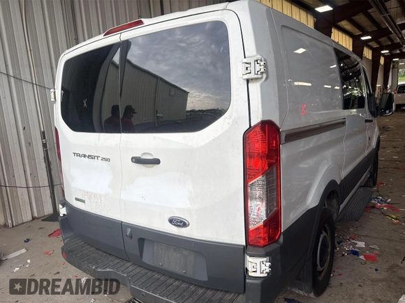 2018 Ford Transit z VIN 1FTYR1YG2JKA87504, wystawiony jako IAAI lot #42679100 z przebiegiem 139 835 mil mil oraz . Historia ofert i sprzedaży dostępna na DreamBid. Obrazek 21.