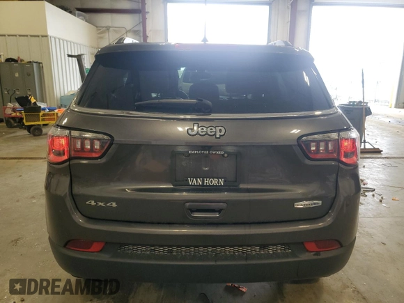 2018 Jeep Compass Latitude z VIN 3C4NJDBB0JT482336, wystawiony jako Copart lot #55093735 z przebiegiem 64 965 mil mil oraz Nie do naprawy. Historia ofert i sprzedaży dostępna na DreamBid. Obrazek 6.