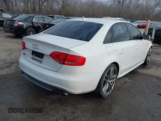 2010 Audi S4 Prestige z VIN WAUKGAFLXAA020826, wystawiony jako IAAI lot #41711179 z przebiegiem 122 108 mil mil oraz . Historia ofert i sprzedaży dostępna na DreamBid. Obrazek 4.