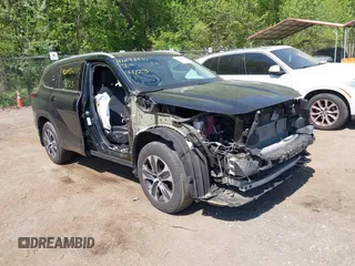 2022 Toyota Highlander Hybrid XLE z VIN 5TDGBRCHXNS545867, wystawiony jako IAAI lot #42098657 z przebiegiem 25 497 mil mil oraz . Historia ofert i sprzedaży dostępna na DreamBid. Obrazek 1.