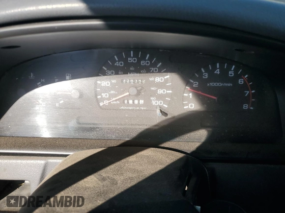 1996 Nissan Frontier XE z VIN 1N6SD11SXTC371962, wystawiony jako Copart lot #52947535 z przebiegiem 256 352 mil mil oraz Czysty tytuł • Clean title. Historia ofert i sprzedaży dostępna na DreamBid. Obrazek 9.