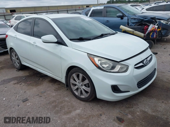 2013 Hyundai Accent GLS z VIN KMHCU4AE8DU275645, wystawiony jako IAAI lot #42139737 z przebiegiem 85 031 mil mil oraz . Historia ofert i sprzedaży dostępna na DreamBid. Obrazek 1.
