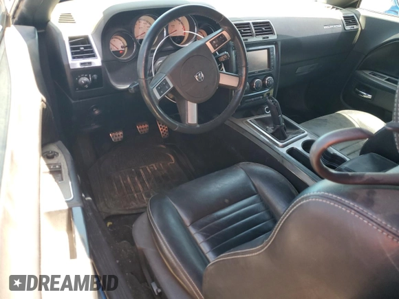 2010 Dodge Challenger R/T Classic z VIN 2B3CJ5DT3AH130736, wystawiony jako Copart lot #53947775 z przebiegiem 113 884 mil mil oraz Szkoda całkowita • Salvage title. Historia ofert i sprzedaży dostępna na DreamBid. Obrazek 8.
