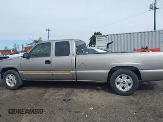 2003 Chevrolet Silverado 1500 LS with VIN 1GCEC19T23E285212, listed as a IAAI auction lot 41587343 with 249,563 mi miles and . Bid and sale history available at DreamBid. Image 14.