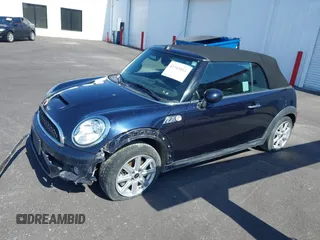2014 MINI Convertible S z VIN WMWZP3C53ET706796, wystawiony jako IAAI lot #42363811 z przebiegiem 93 581 mil mil oraz . Historia ofert i sprzedaży dostępna na DreamBid. Obrazek 14.