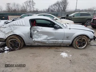 2005 Ford Mustang GT Deluxe z VIN 1ZVHT82H755103659, wystawiony jako IAAI lot #41553019 z przebiegiem 112 531 mil mil oraz . Historia ofert i sprzedaży dostępna na DreamBid. Obrazek 14.