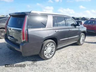 2017 Cadillac Escalade Premium Luxury z VIN 1GYS4CKJ5HR293450, wystawiony jako IAAI lot #41951478 z przebiegiem 51 882 mil mil oraz . Historia ofert i sprzedaży dostępna na DreamBid. Obrazek 4.
