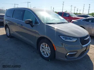 2025 Chrysler Pacifica Select with VIN 2C4RC1BG8SR532653, listed as a IAAI auction lot 41973827 with 4,197 mi miles. Bid and sale history available at carsss.com. Image 1.