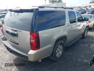 2007 Chevrolet Suburban LS with VIN 1GNFC16047J252702, listed as a IAAI auction lot 41576927 with 401,122 mi miles and . Bid and sale history available at DreamBid. Image 4.