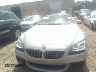 2015 BMW 6 Series 640i z VIN WBA6A0C57FGB53750, wystawiony jako IAAI lot #30357803 z przebiegiem 59 462 mil mil oraz . Historia ofert i sprzedaży dostępna na DreamBid. Obrazek 6.