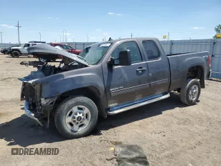 2011 GMC Sierra 2500HD SLE z VIN 1GT220CG3BZ123950, wystawiony jako Copart lot #56875425 z przebiegiem 50 051 mil mil oraz Szkoda całkowita • Salvage title. Historia ofert i sprzedaży dostępna na DreamBid. Obrazek 1.