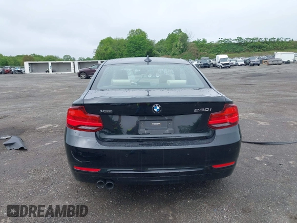 2020 BMW 2 Series 230i xDrive z VIN WBA2J3C02L7E63806, wystawiony jako IAAI lot #42270821 z przebiegiem 28 277 mil mil oraz . Historia ofert i sprzedaży dostępna na DreamBid. Obrazek 17.