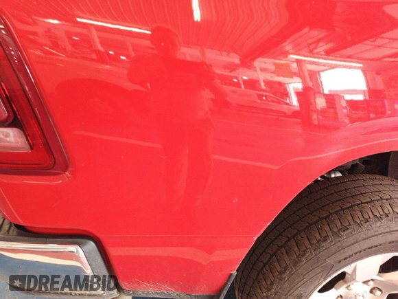 2023 Ram 1500 Big Horn z VIN 1C6RRFFG9PN561001, wystawiony jako IAAI lot #42575762 z przebiegiem 42 164 mil mil oraz . Historia ofert i sprzedaży dostępna na DreamBid. Obrazek 12.