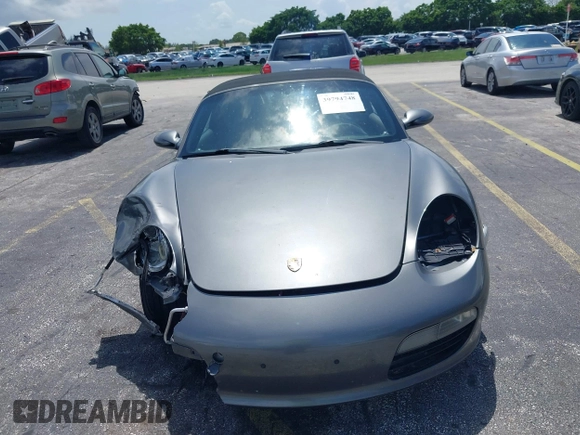 2007 Porsche Boxster z VIN WP0CA29877U710966, wystawiony jako IAAI lot #39794748 z przebiegiem 147 803 mil mil oraz . Historia ofert i sprzedaży dostępna na DreamBid. Obrazek 12.