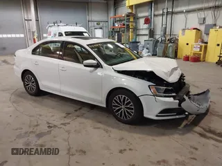 2015 Volkswagen Jetta SE с VIN 3VWLA7AJ7FM296633, выставлен на аукционе IAAI как лот 41610240 с пробегом 137 112 миль миль и . История ставок и продаж доступна на DreamBid. Изображение 1.