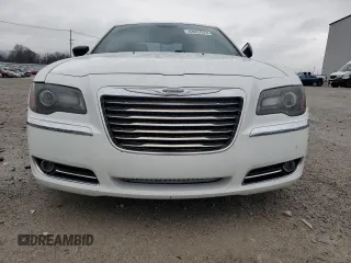 2013 Chrysler 300 S z VIN 2C3CCAGG1DH590552, wystawiony jako Copart lot #83837574 z przebiegiem 213 704 mil mil oraz Nie do naprawy • Non repairable. Historia ofert i sprzedaży dostępna na DreamBid. Obrazek 5.