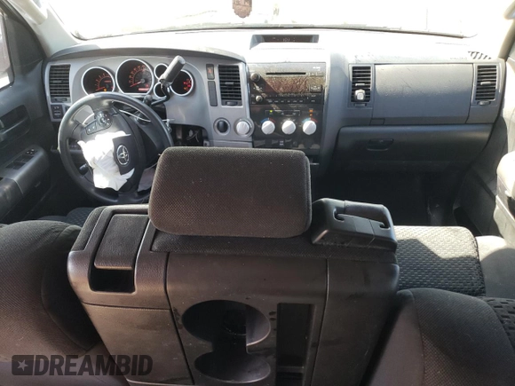 2013 Toyota Tundra с VIN 5TFDY5F10DX284847, выставлен на аукционе Copart как лот 52356135 с пробегом 80 774 миль миль и Списание • Salvage title. История ставок и продаж доступна на DreamBid. Изображение 8.