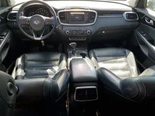 2017 Kia Sorento EX с VIN 5XYPHDA5XHG303074, выставлен на аукционе Copart как лот 61449155 с пробегом 140 245 миль миль и Списание • Salvage title. История ставок и продаж доступна на DreamBid. Изображение 8.