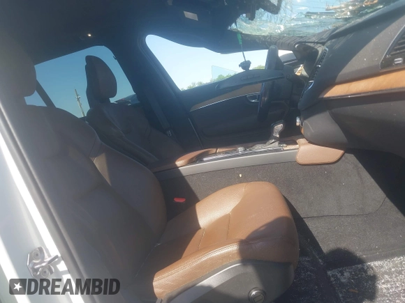 2022 Volvo XC90 Momentum with VIN YV4A22PK2N1781135, listed as a IAAI auction lot 42140784 with 84,138 mi miles and . Bid and sale history available at DreamBid. Image 5.