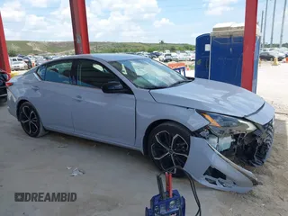 2024 Nissan Altima SR z VIN 1N4BL4CV2RN380575, wystawiony jako IAAI lot #42322744 z przebiegiem 10 763 mil mil oraz . Historia ofert i sprzedaży dostępna na DreamBid. Obrazek 13.