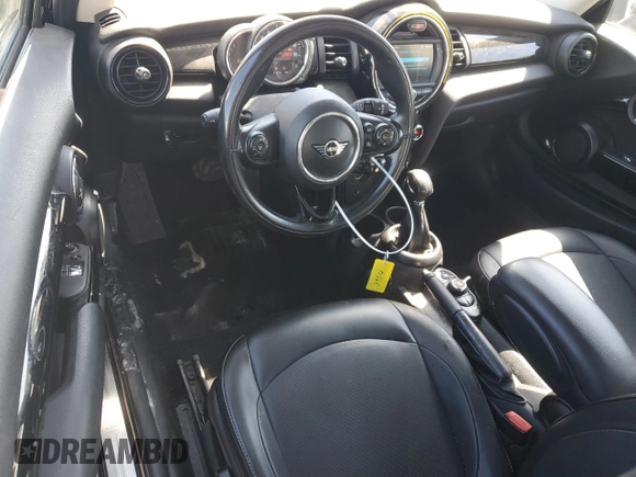 2019 MINI Hardtop Cooper с VIN WMWXP5C57K2H31420, выставлен на аукционе Copart как лот 50315255 с пробегом 114 010 миль миль и Списание • Salvage title. История ставок и продаж доступна на DreamBid. Изображение 8.