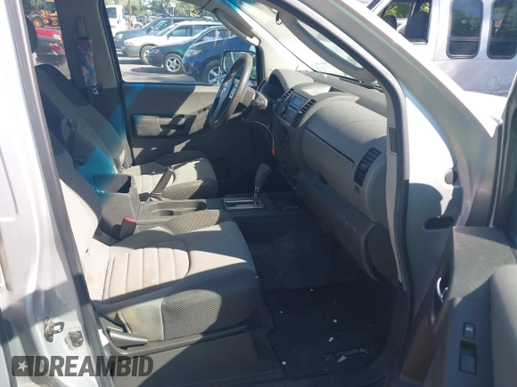2005 Nissan Xterra S z VIN 5N1AN08WX5C613663, wystawiony jako IAAI lot #42429346 z przebiegiem Nie podano mil oraz . Historia ofert i sprzedaży dostępna na DreamBid. Obrazek 5.