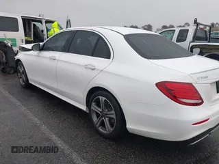 2020 Mercedes-Benz E 350 с VIN W1KZF8DB4LA826368, выставлен на аукционе IAAI как лот 41449930 с пробегом 31 319 миль миль и . История ставок и продаж доступна на DreamBid. Изображение 14.